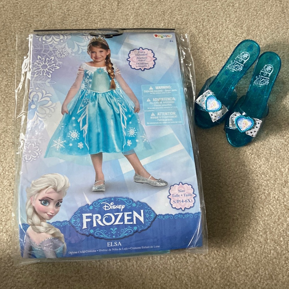 Disney Frozen Deluxe Elsa / Child Costume New